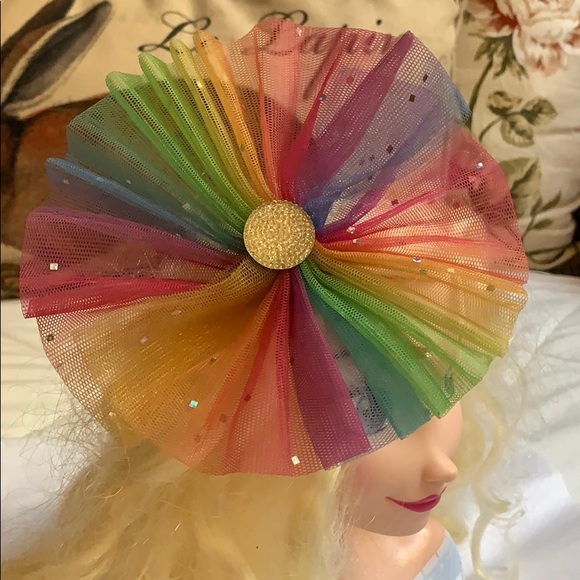 Rainbow 🌈 colors girl’s round hair clip used - Picture 2 of 16